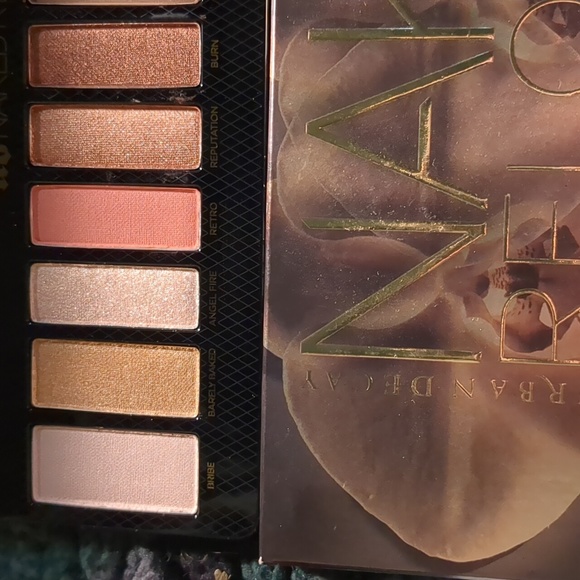 Urban Decay Cosmetics Naked Reloaded Eyeshadow Palette - Picture 2 of 6